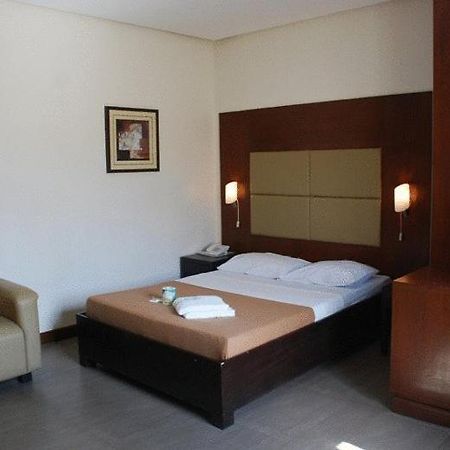 Cebu Century Hotel Екстериор снимка